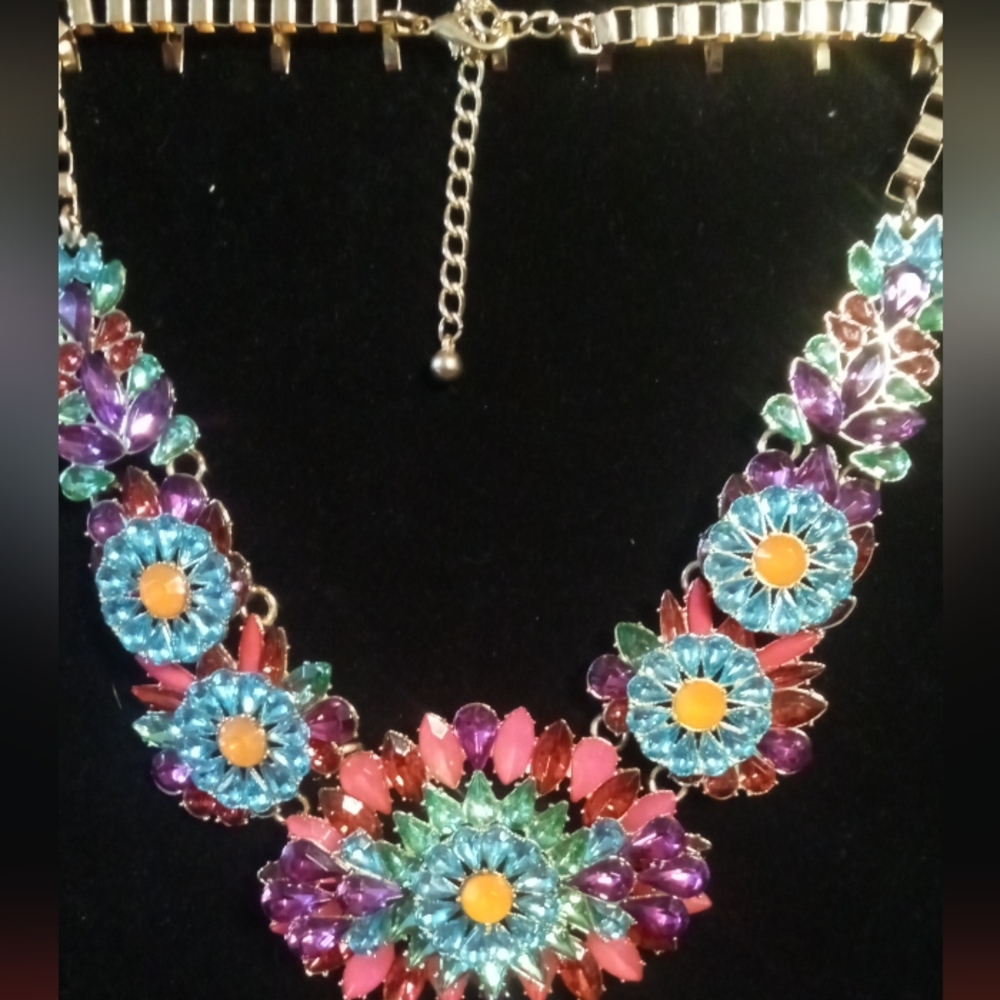 Charming Charlie statement collar bib necklace 18 to 22 inches long